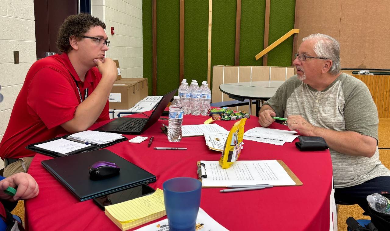 Volunteer Zachary Bloom with a resident 