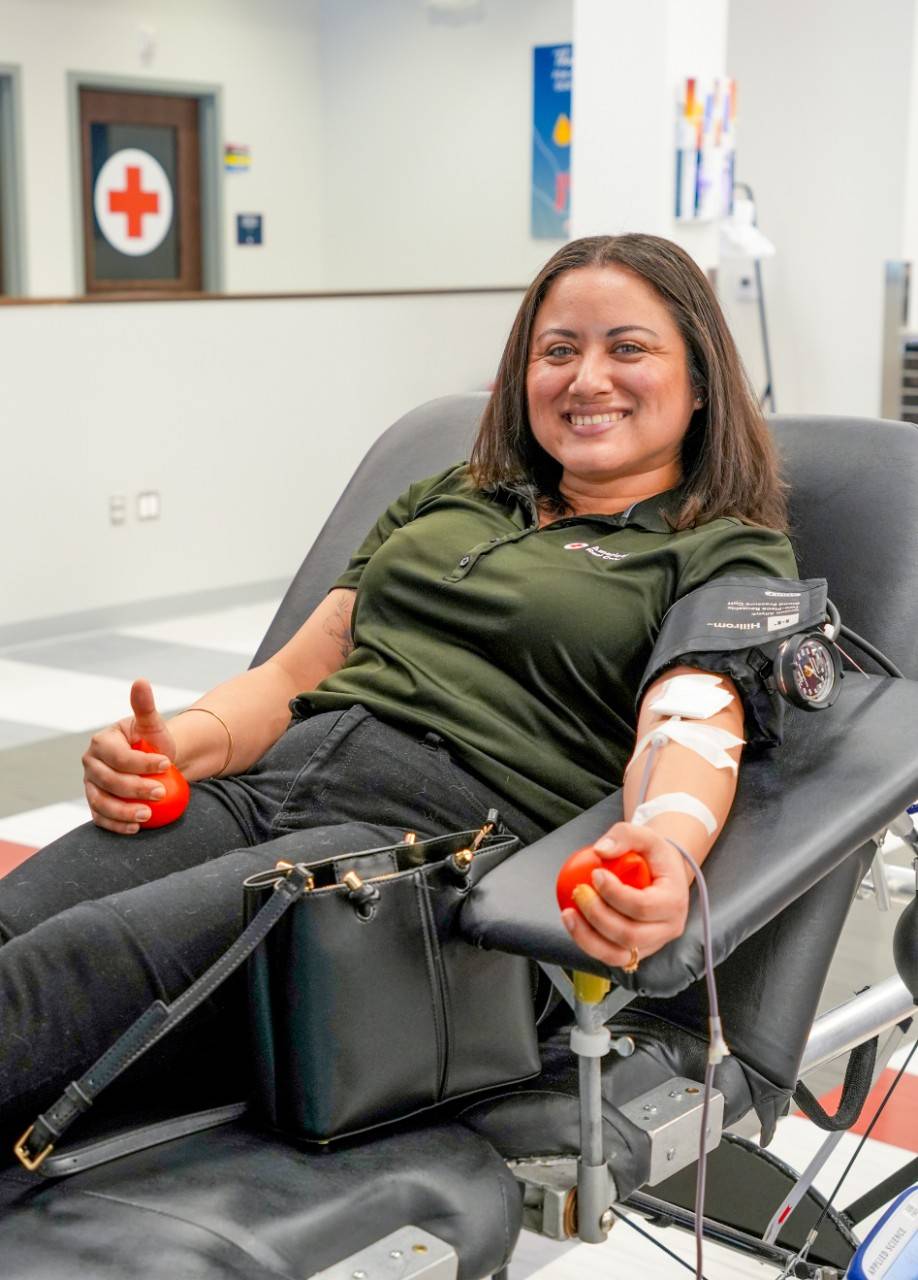 Barbara Mariscal donates blood 