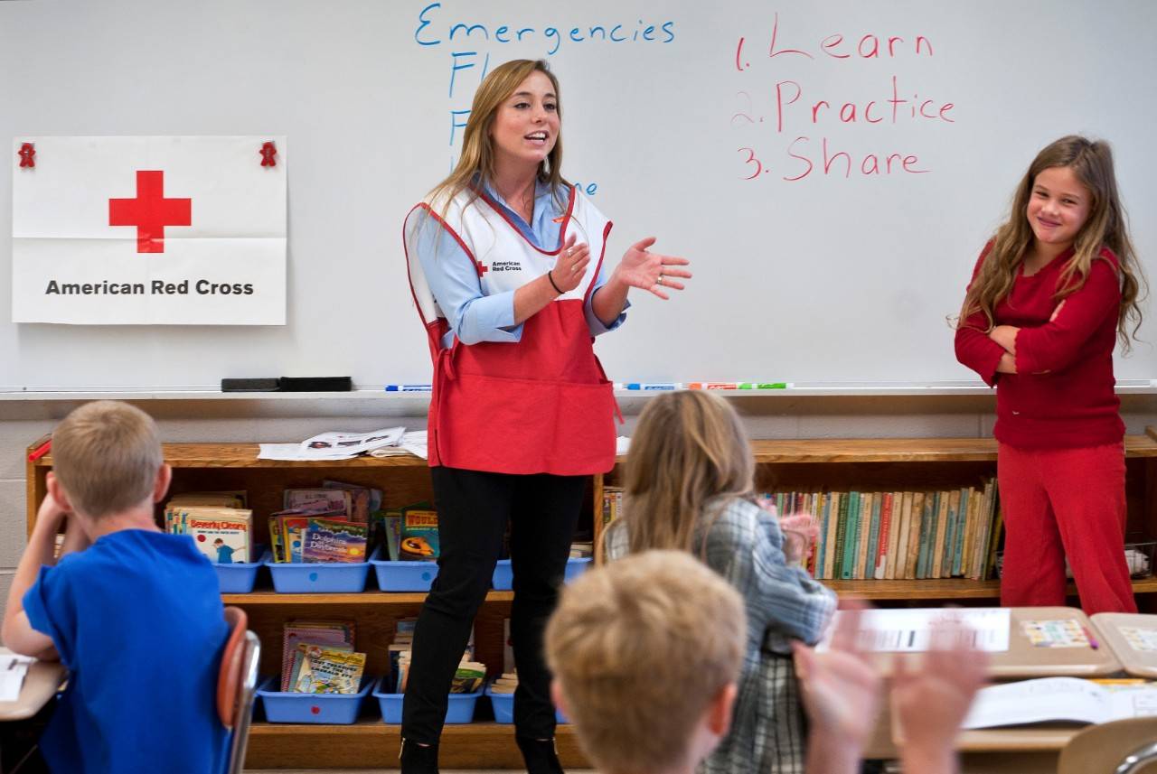 October 09, 2013. Tioga Center, New York.   
Preparedness volunteer Quinn Sepe talks to students about fire prevention and how to call for help during a presentation of The Pillowcase Project to third graders at Tioga Center Elementary School.
Photo by Chuck Haupt /American Red Cross