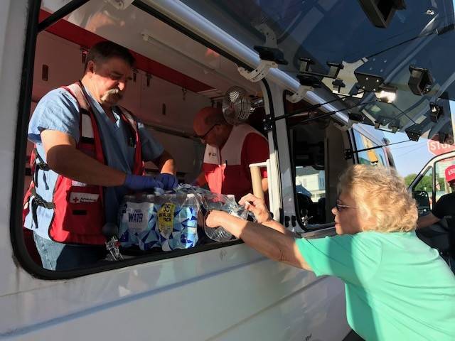 Red Cross volunteers delivering food to flood victims in Missouri