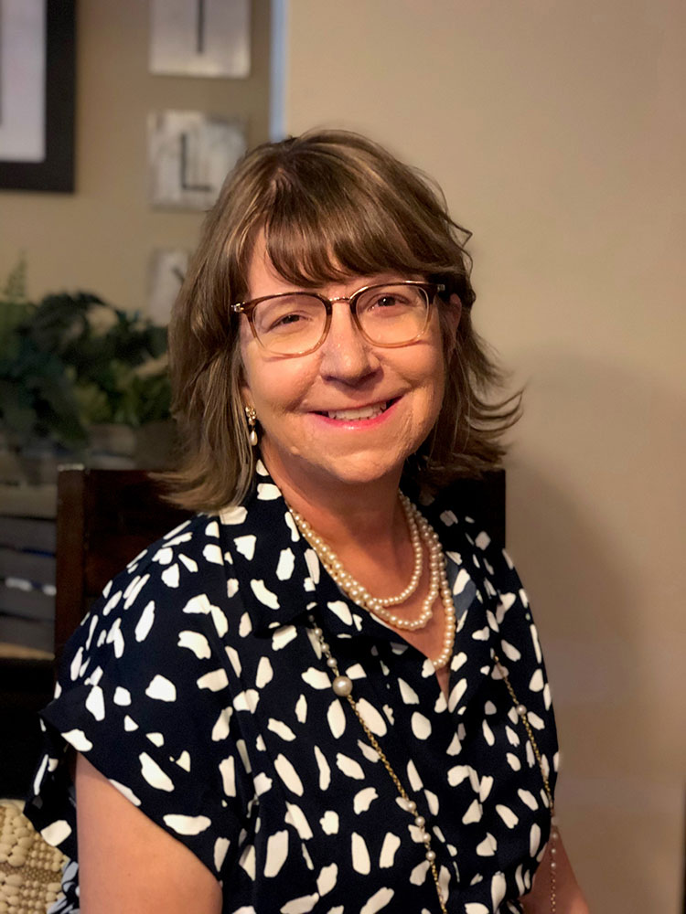 Laura Dulle headshot.