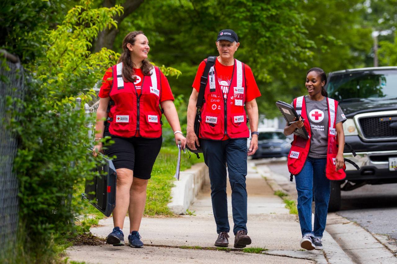 May 14, 2022. Brentwood, Maryland. Red Cross volunteers Kit Gartland, Terry Unter and Channell Hogan visit homes to install free smoke alarms and share home fire safety information during a Sound the Alarm event in Brentwood, Maryland. Photographer Steve Jeter/American Red Cross.