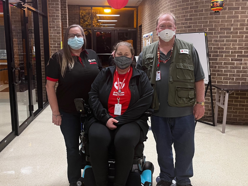 volunteer staff at dallas shelter
