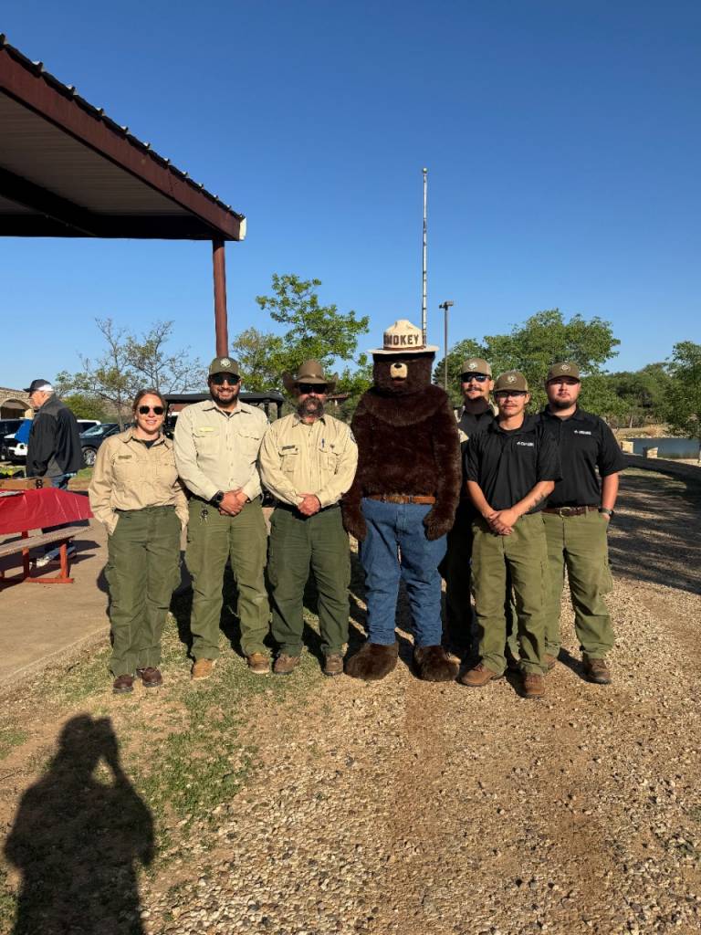group photo of volunteers and smokey the bear.