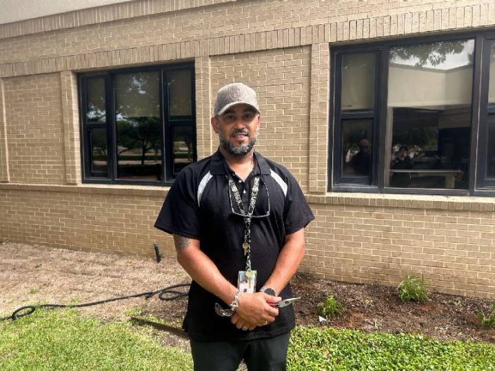 Red Cross Volunteers Plant Garden at Garland VA Medical Center News Article North Texas