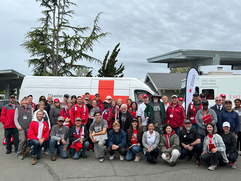 Group photo of Red Cross volunteers in front of a Red Cross van.