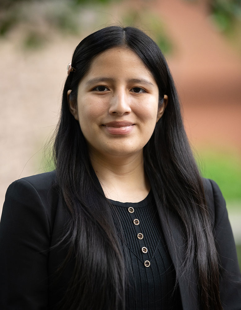 Mayte Yangali headshot.