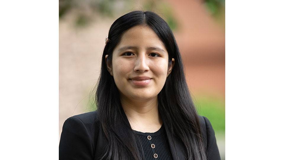 Mayte Yangali headshot.