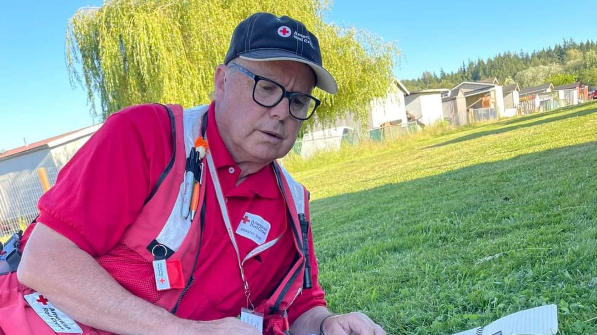 david allen viewing laptop outside