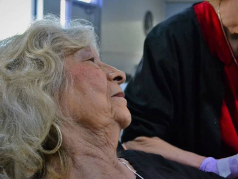 donna curtis giving blood