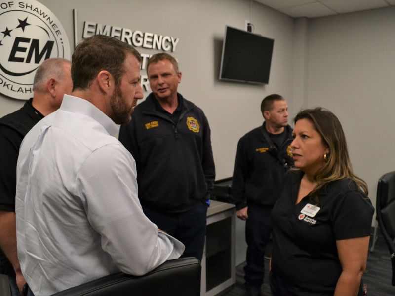 loida salmond speaking with Oklahoma U.S. Sen. Markwayne Mullin