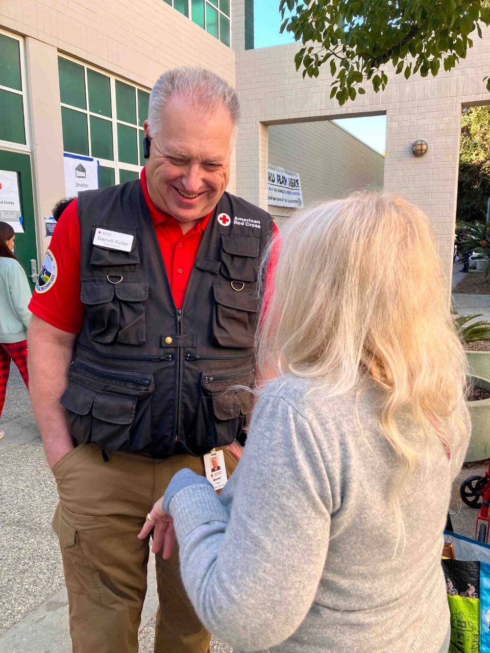 Volunteer Darrell Fuller talks to shelter client.