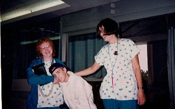 Kate Robinsonin the hospital with her nurses.