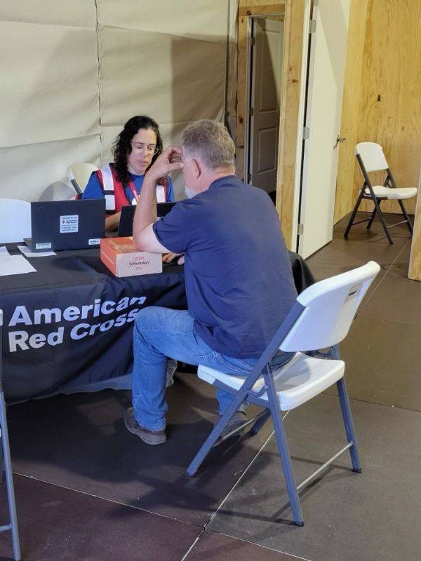 HHM yarisa red cross story photos - yarisas-red-cross-story-3 yarissa assisting man at desk