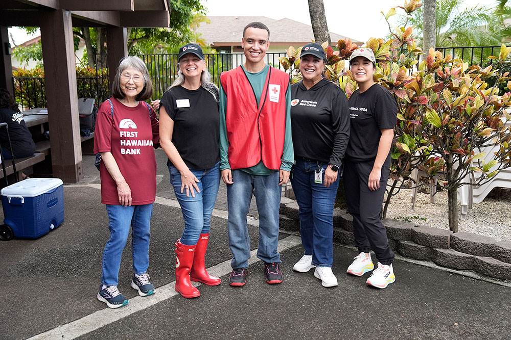 Group pic of Red Cross volunteers.