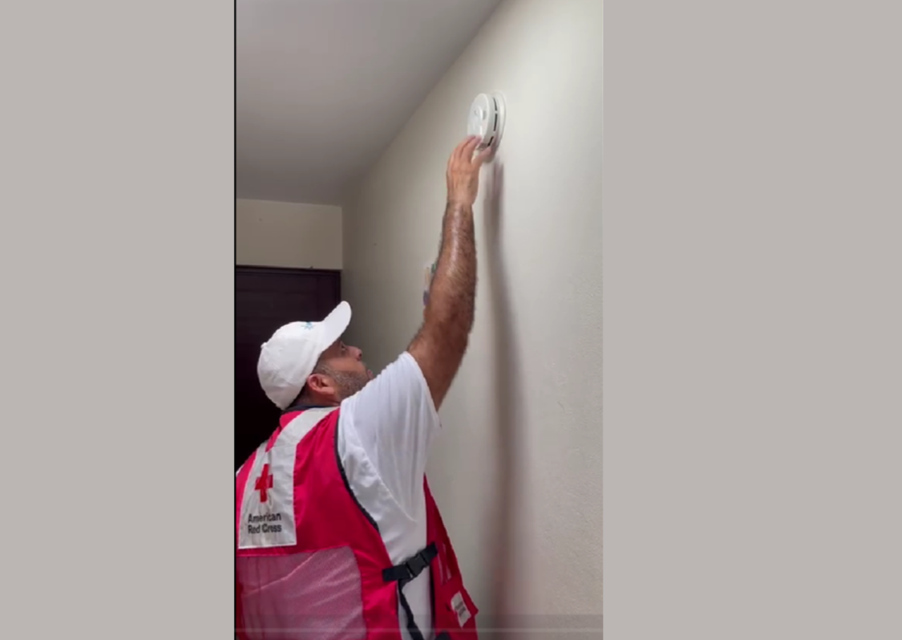 Se instalaron 167 detectores de humo en el Barrio Domingo Ruiz en Arecibo.