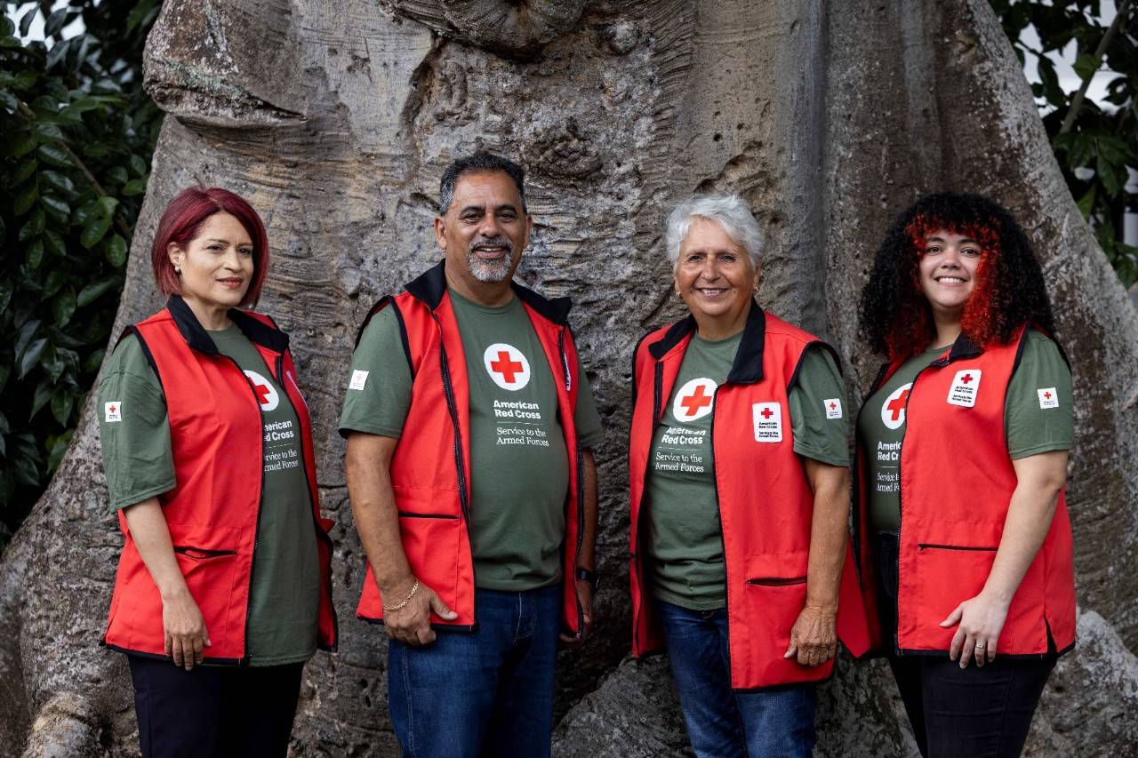 El área de Servicios a las Fuerzas Armadas de la Cruz Roja Americana Capítulo de Puerto Rico brinda servicios a los veteranos y veteranas alrededor de la isla a través de sus programas en el Hospital de Veteranos, clínicas y centros de veteranos alrededor de la isla. 