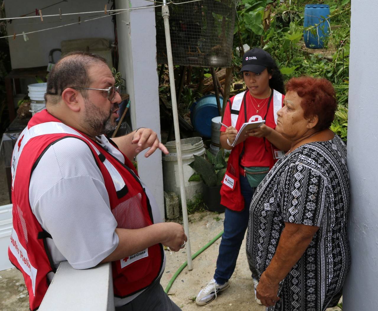 03-Susana Cruz junto a Juan Carlos Espinoza y Lisnelly Castro en Naguabo.