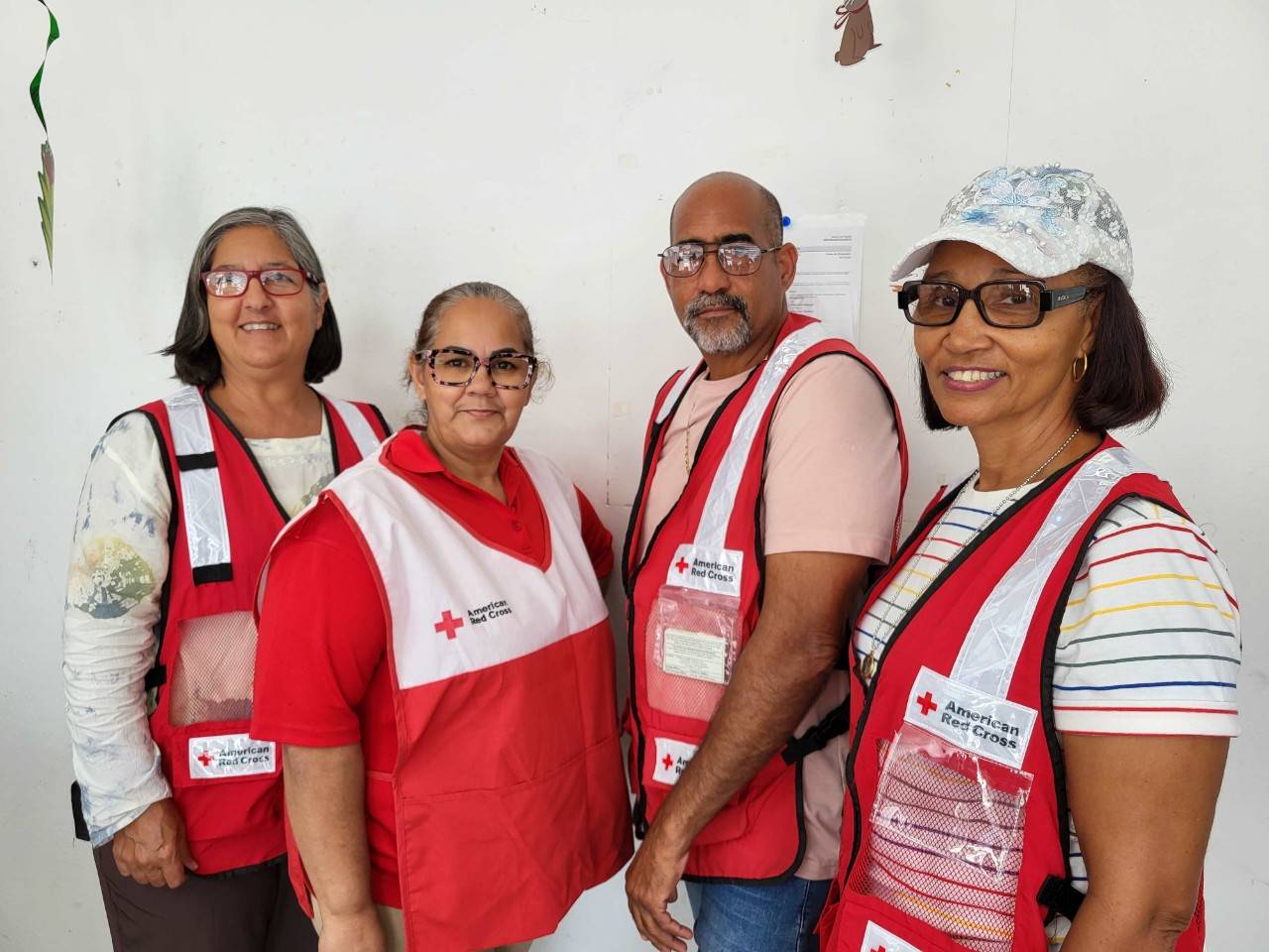 Foto de voluntarias y voluntario de Vieques: Hilda Bonilla, Rosa López, Morgan Figueroa y Diana Mena. 