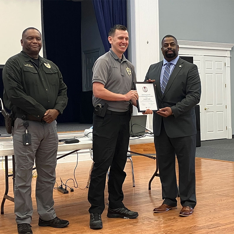 Rod Tolbert presents Horry Country Police Officer Joseph Dodd with the Red Cross Lifesaving Award
