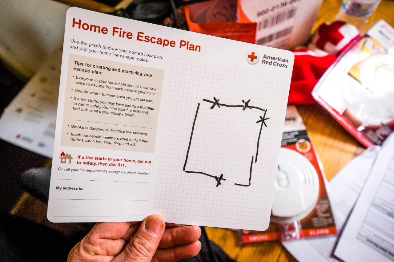 March 28, 2015. Endicott, New York. Five teams of Red Cross volunteers with the Southern Tier Chapter partnered with Broome County Community Emergency Response Team to sponsor a Home Preparedness Day on Saturday, March 28th. They canvassed a 15-block area in the Village of Endicott, NY, where they inspected existing and installed new smoke alarms. They also provided home safety education.
Photo by Chuck Haupt /American Red Cross