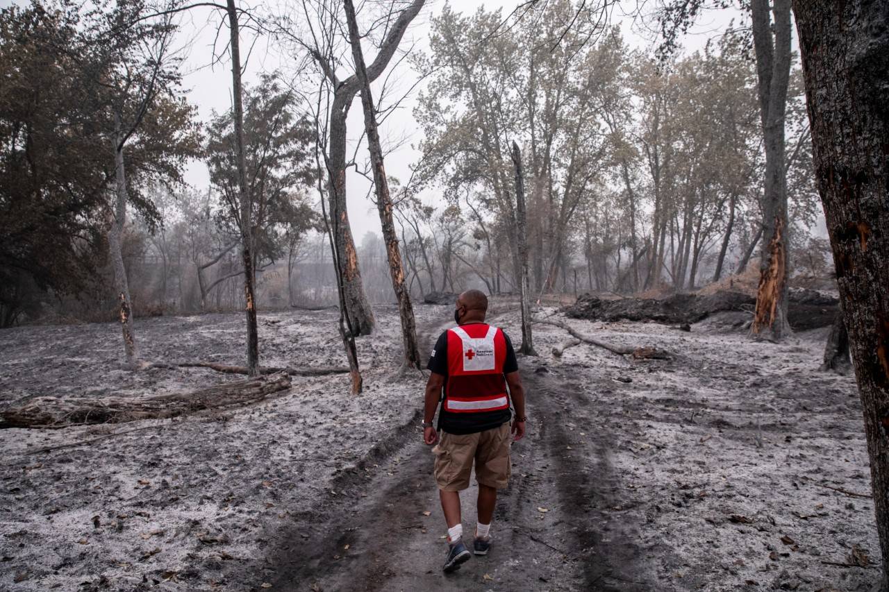 September 13, 2020. Central Point, Oregon.
Eric Carmichael of the American Red Cross looks out on what was an unspoiled wooded area that burned in the fires near Central Point, OR on Sunday, September 13, 2020. 
Photo by Scott Dalton/American Red Cross