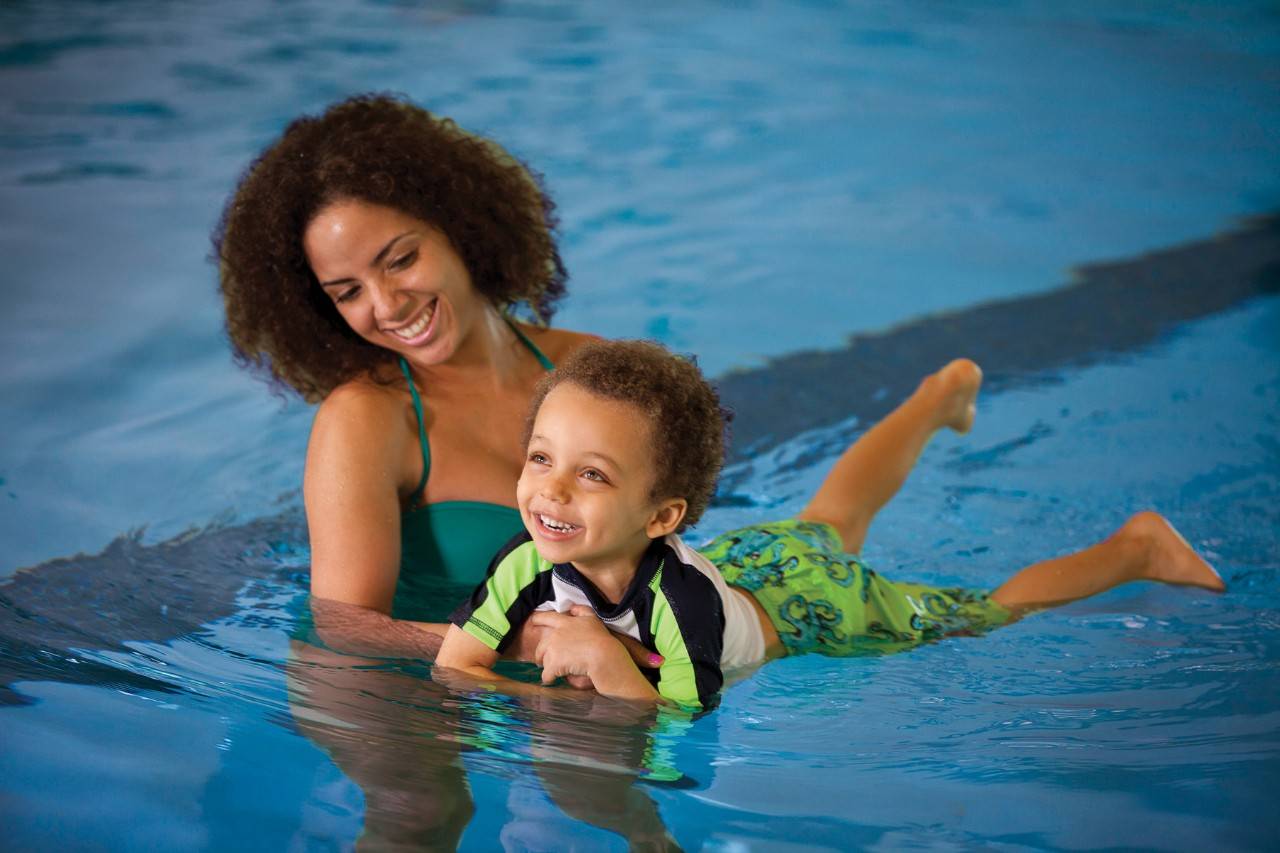 A parent-and-child aquatics class helps young children get used to being in the water and teaches parents how to keep their child safe in and around water.
Used for the 2014 revision of the ARC Swimming and Water Safety Program, which teaches people of different ages and abilities how to be safe in, on or around the water and how to swim. In a logical progression, the program covers the knowledge and skills needed for aquatic skill development.
Photo Credit: American Red Cross
© Stock photo taken for the American Red Cross.