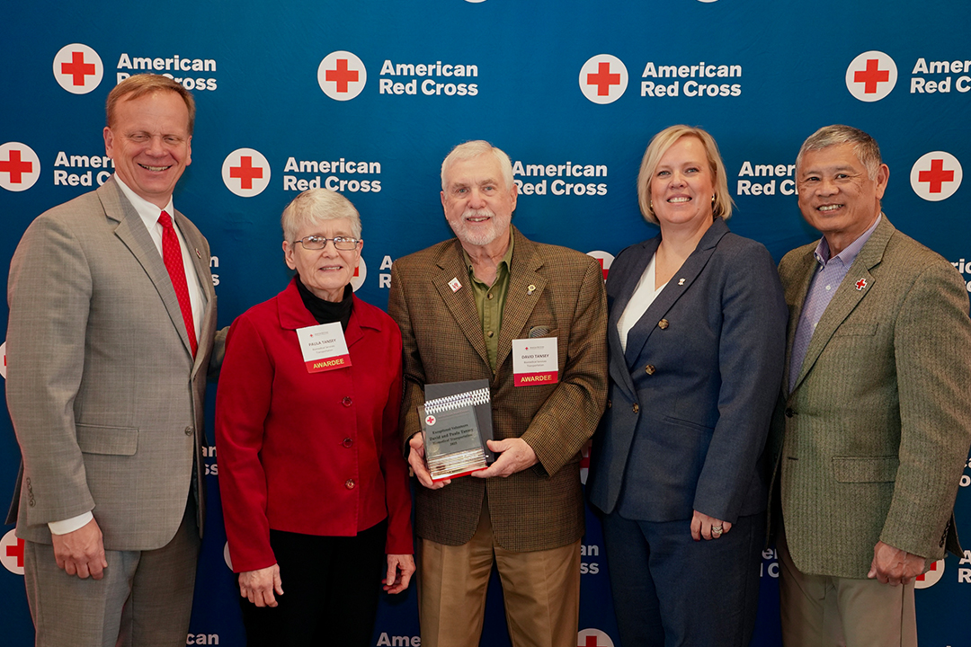 Red Cross volunteers Paula and Dave Tansey are pictured with Red Cross CEO Jennifer Graham, Delaware Valley Chapter Board Member John Susanin and Philadelphia Chapter Board Member Kenneth Wong. 