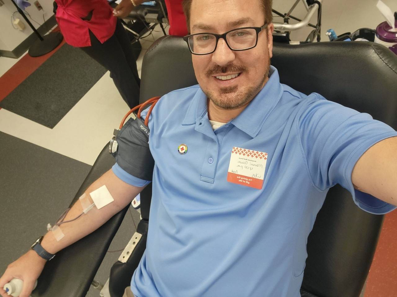 Flint Clouse donating blood