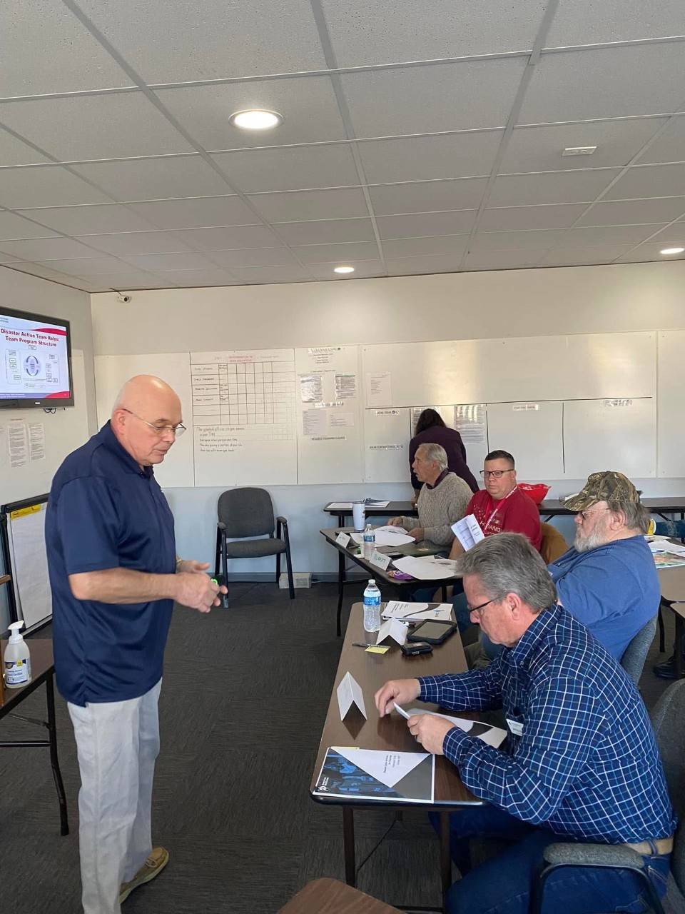 Volunteer Ron Lanfear teaching a class