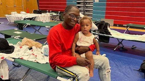 Ricardo Pruett and his one-year-old son Martrix in a Red Cross shelter.