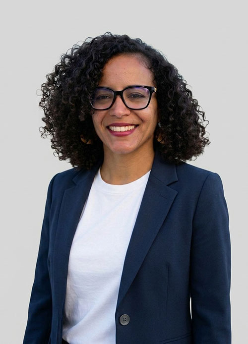 Laura Fernandez headshot