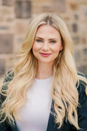 Kelly Roberts headshot.