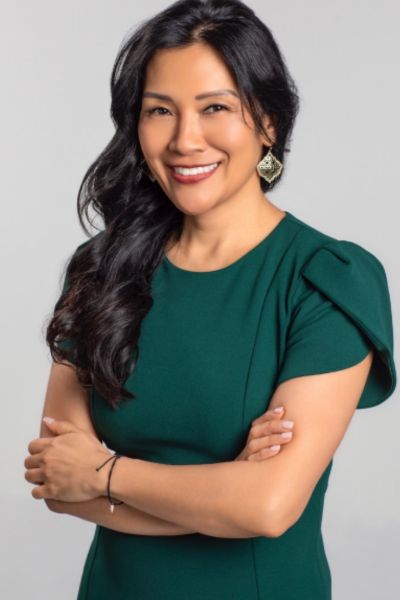 kim cummings headshot.