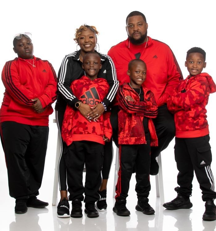 The Scott family including La'Shardae Scott, her four children and husband