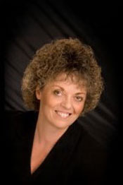 Linda Walton headshot.