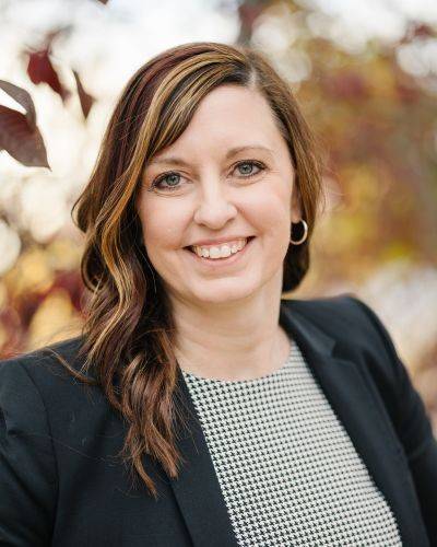 professional headshot of emily hudson