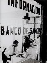 Fotografía de gente en el interior del Banco de Sangre